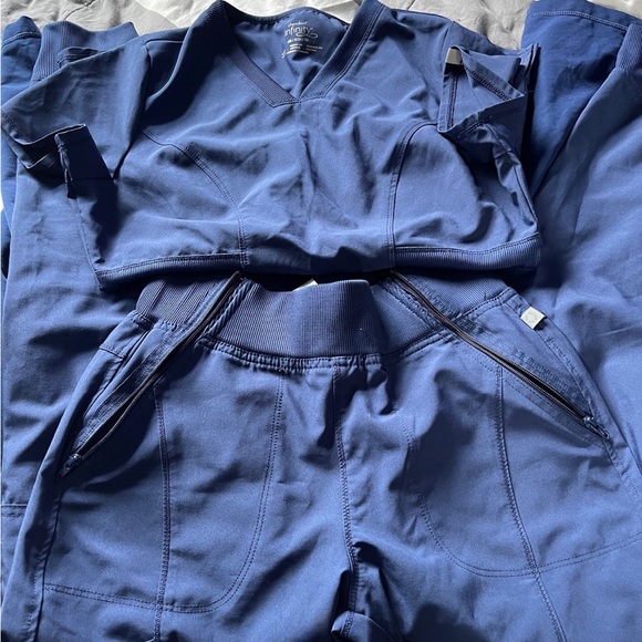 Cherokee Infinity Scrub Top Navy XS - Picture 2 of 2